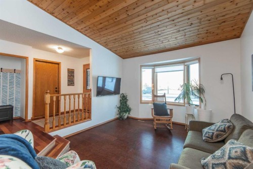 50 Ramsey Avenue, Red Deer, AB - Indoor Photo Showing Living Room