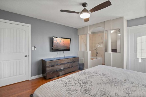 2 Holbrook Place, Sylvan Lake, AB - Indoor Photo Showing Bedroom