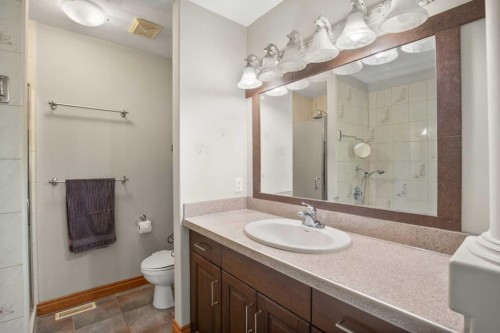 2 Holbrook Place, Sylvan Lake, AB - Indoor Photo Showing Bathroom