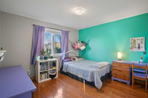 2 Holbrook Place, Sylvan Lake, AB - Indoor Photo Showing Bedroom
