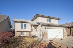 2 Holbrook Place  Sylvan Lake, AB T4S 2P2