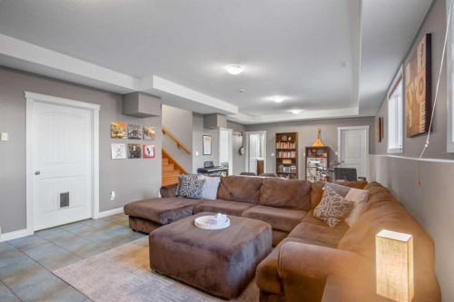 2 Holbrook Place, Sylvan Lake, AB - Indoor Photo Showing Living Room