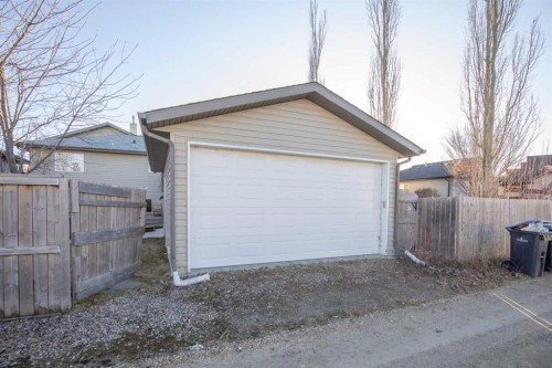 2 Holbrook Place, Sylvan Lake, AB - Outdoor With Exterior