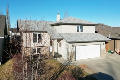 2 Holbrook Place, Sylvan Lake, AB - Outdoor