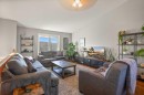 2 Holbrook Place, Sylvan Lake, AB  - Indoor Photo Showing Living Room 