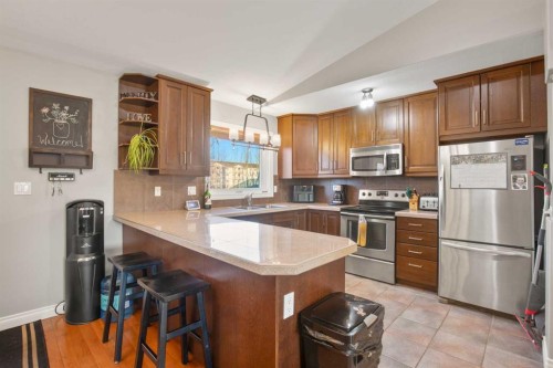2 Holbrook Place, Sylvan Lake, AB - Indoor Photo Showing Kitchen