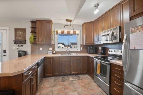 2 Holbrook Place, Sylvan Lake, AB - Indoor Photo Showing Kitchen With Double Sink