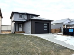 125 Hampton Crescent  Sylvan Lake, AB T4S 1S8