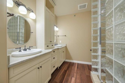 404-5213 61 Street, Red Deer, AB - Indoor Photo Showing Bathroom