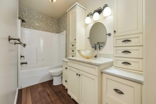 404-5213 61 Street, Red Deer, AB - Indoor Photo Showing Bathroom