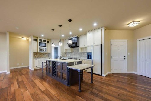 404-5213 61 Street, Red Deer, AB - Indoor Photo Showing Kitchen With Upgraded Kitchen