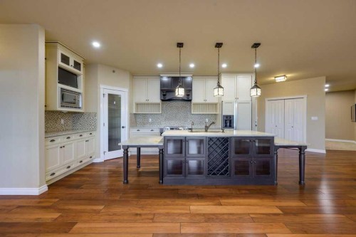 404-5213 61 Street, Red Deer, AB - Indoor Photo Showing Kitchen With Upgraded Kitchen