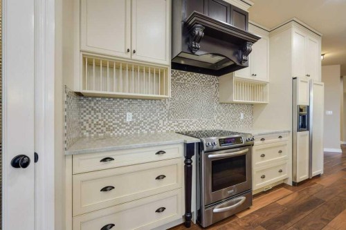 404-5213 61 Street, Red Deer, AB - Indoor Photo Showing Kitchen With Upgraded Kitchen