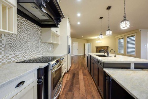 404-5213 61 Street, Red Deer, AB - Indoor Photo Showing Kitchen With Upgraded Kitchen