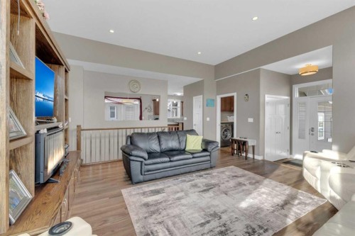 3901 49 Ave, Ponoka, AB - Indoor Photo Showing Living Room