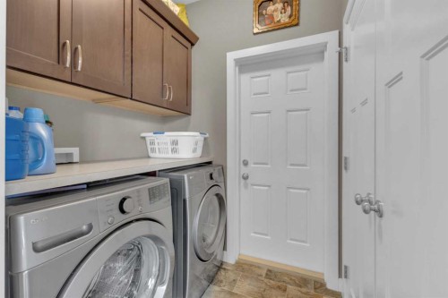 3901 49 Ave, Ponoka, AB - Indoor Photo Showing Laundry Room