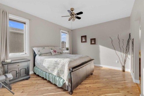 3901 49 Ave, Ponoka, AB - Indoor Photo Showing Bedroom