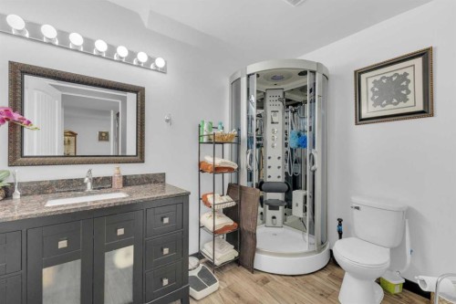 3901 49 Ave, Ponoka, AB - Indoor Photo Showing Bathroom