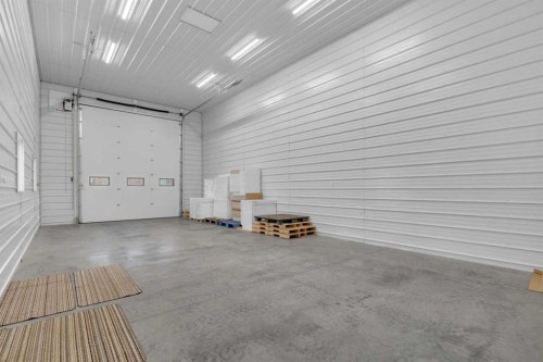 3901 49 Ave, Ponoka, AB - Indoor Photo Showing Garage