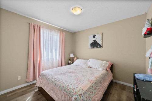 5414 59 Street, Camrose, AB - Indoor Photo Showing Bedroom