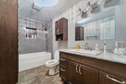 5414 59 Street, Camrose, AB - Indoor Photo Showing Bathroom