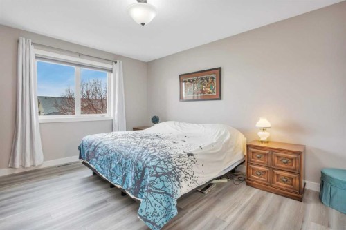 68 Falcon Crescent, Sylvan Lake, AB - Indoor Photo Showing Bedroom