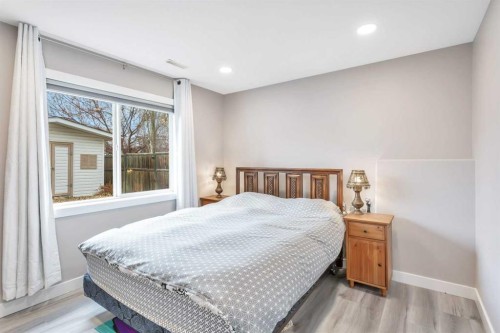 68 Falcon Crescent, Sylvan Lake, AB - Indoor Photo Showing Bedroom