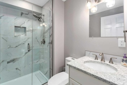 68 Falcon Crescent, Sylvan Lake, AB - Indoor Photo Showing Bathroom