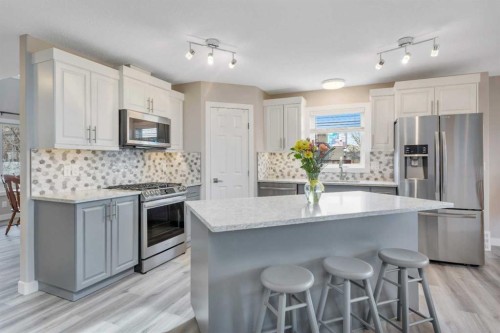 68 Falcon Crescent, Sylvan Lake, AB - Indoor Photo Showing Kitchen With Upgraded Kitchen