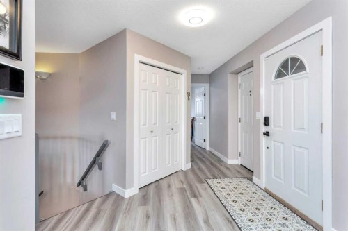 68 Falcon Crescent, Sylvan Lake, AB - Indoor Photo Showing Other Room