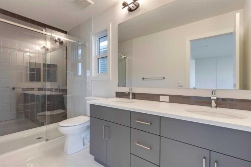 495 Lawthorn Way Se, Airdrie, AB - Indoor Photo Showing Bathroom