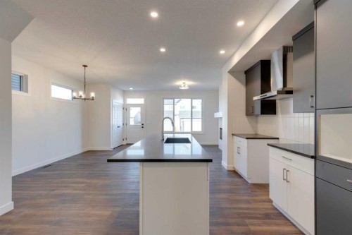 495 Lawthorn Way Se, Airdrie, AB - Indoor Photo Showing Kitchen