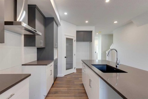 495 Lawthorn Way Se, Airdrie, AB - Indoor Photo Showing Kitchen