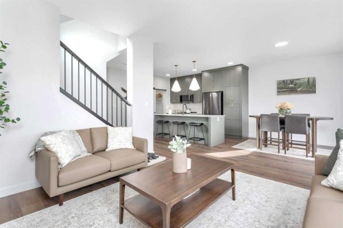 115 Hampton Crescent, Sylvan Lake, AB - Indoor Photo Showing Living Room