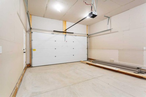 115 Hampton Crescent, Sylvan Lake, AB - Indoor Photo Showing Garage