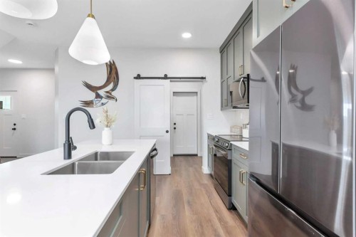 115 Hampton Crescent, Sylvan Lake, AB - Indoor Photo Showing Kitchen With Double Sink With Upgraded Kitchen