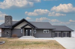 10 Cameron Court  Lacombe, AB T4L 0K3