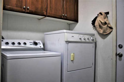 20 Noblefern Way, Sundre, AB - Indoor Photo Showing Laundry Room