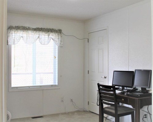 20 Noblefern Way, Sundre, AB - Indoor Photo Showing Office