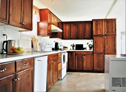 20 Noblefern Way, Sundre, AB - Indoor Photo Showing Kitchen