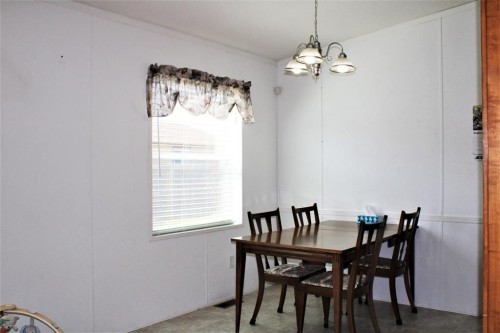 20 Noblefern Way, Sundre, AB - Indoor Photo Showing Dining Room