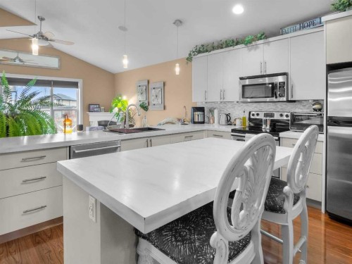 36 Kershaw Close, Red Deer, AB - Indoor Photo Showing Kitchen With Upgraded Kitchen