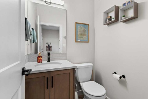 85 Crestview Boulevard, Sylvan Lake, AB - Indoor Photo Showing Bathroom