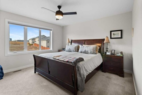 85 Crestview Boulevard, Sylvan Lake, AB - Indoor Photo Showing Bedroom