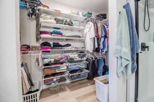 85 Crestview Boulevard, Sylvan Lake, AB - Indoor With Storage