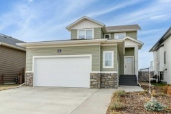 85 Crestview Boulevard  Sylvan Lake, AB T4S 0N7