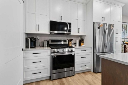 85 Crestview Boulevard, Sylvan Lake, AB - Indoor Photo Showing Kitchen With Stainless Steel Kitchen