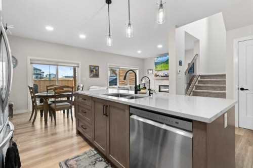 85 Crestview Boulevard, Sylvan Lake, AB - Indoor Photo Showing Kitchen With Double Sink With Upgraded Kitchen