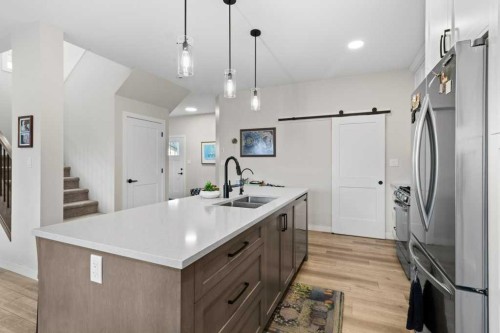 85 Crestview Boulevard, Sylvan Lake, AB - Indoor Photo Showing Kitchen With Double Sink With Upgraded Kitchen