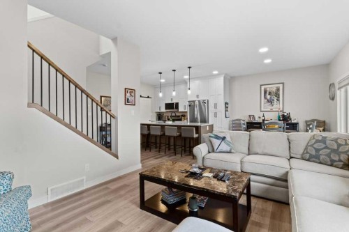 85 Crestview Boulevard, Sylvan Lake, AB - Indoor Photo Showing Living Room